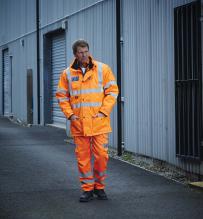 Multifunktionell 7-i-1-jacka med hög synlighet